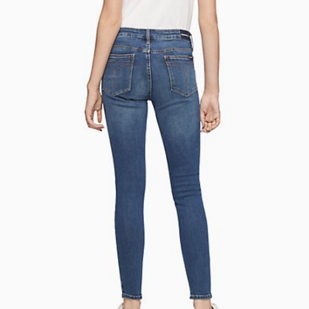 BRAND NEW CALVIN KLEIN MID RISE SKINNY JEANS - Picture 2 of 6